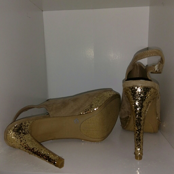 Gorgeous gold glitter peep toe heels! Size 8 - Picture 3 of 5